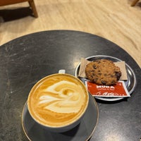 2/27/2024 tarihinde Alina T.ziyaretçi tarafından Mura Coffee &amp;amp; Bar'de çekilen fotoğraf
