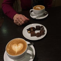 Foto diambil di Leonidas Chocolates &amp;amp; Café oleh Lottis pada 3/1/2016