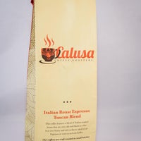Das Foto wurde bei Calusa Coffee Roasters von Calusa Coffee Roasters am 7/14/2014 aufgenommen