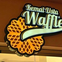 6/25/2015 tarihinde Kemal Usta Wafflesziyaretçi tarafından Kemal Usta Waffles'de çekilen fotoğraf