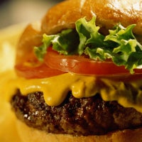 Снимок сделан в Tom&amp;#39;s #1 World Famous Chili Burgers пользователем Tom&amp;#39;s #1 World Famous Chili Burgers 5/22/2015