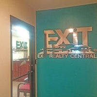 Foto scattata a Exit Realty Central da Exit Realty Central il 7/2/2015