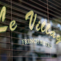 12/18/2014 tarihinde Le Village French Petite Bistroziyaretçi tarafından Le Village French Petite Bistro'de çekilen fotoğraf