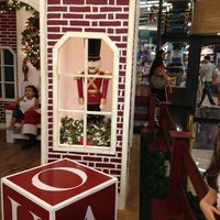 Photo taken at Casa Papai Noel 2012 Bourbon Shopping SP. by Claudia A. on 12/20/2012