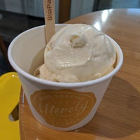 รูปภาพถ่ายที่ Merely Ice Cream โดย John A. เมื่อ 10/26/2019