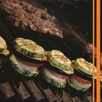 รูปภาพถ่ายที่ Vermelho Burgers &amp;amp; Steaks โดย Vermelho Burgers &amp;amp; Steaks เมื่อ 7/17/2014