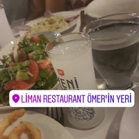Das Foto wurde bei Ömür Liman Restaurant von Fatoş D. am 6/25/2017 aufgenommen