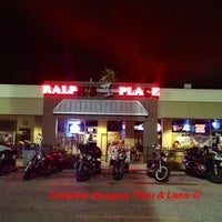 Foto tirada no(a) Ralph&amp;#39;s Place por Shutterbug C. em 12/28/2012
