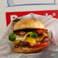Foto tomada en Burgers - Burger&amp;#39;s ® -  @Burgerscolombia  por Juan V. el 1/23/2018