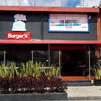 Снимок сделан в Burgers - Burger&amp;#39;s ® -  @Burgerscolombia пользователем Burgers - Burger&amp;#39;s ® -  @Burgerscolombia 1/23/2018