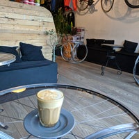 11/2/2018에 Daren W.님이 Machine Cycling Café/Bike Shop and Repairs에서 찍은 사진