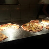 Foto diambil di Pizza oleh Rafael G. pada 10/19/2012