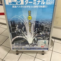 Photo taken at 新宿駅新南口(代々木)バスターミナル (Shinjuku Sta. JR Expressway Bus Terminal) by ハイカウ on 4/3/2016