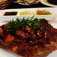 Das Foto wurde bei Ushuaia Argentinean Steakhouse von Yu Chan am 11/14/2015 aufgenommen