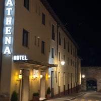 Foto diambil di Hotel Athena Siena oleh Gilmar H. pada 5/26/2023