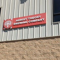 Foto diambil di Adroit Theory Brewing Company oleh Mike W. pada 4/12/2023