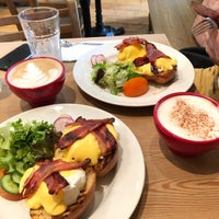 Photo taken at Le Pain Quotidien by Tatiana T. on 3/8/2020