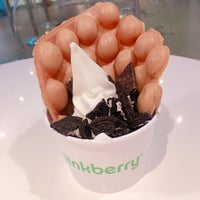 Photo taken at Pinkberry by LinLin on 12/15/2019