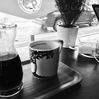 รูปภาพถ่ายที่ PT&#39;s Coffee โดย Kol เมื่อ 3/25/2017