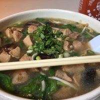รูปภาพถ่ายที่ Blue Koi Noodles &amp;amp; Dumplings โดย Kol เมื่อ 9/9/2017