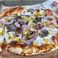 Foto diambil di MOD Pizza oleh Jeff S. pada 7/29/2018