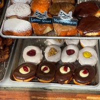 Foto diambil di Original House of Donuts oleh Michele M. pada 3/27/2022