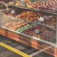 3/27/2022 tarihinde Michele M.ziyaretçi tarafından Original House of Donuts'de çekilen fotoğraf