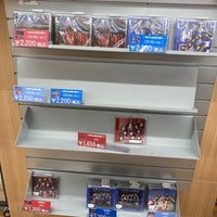 Photo taken at TOWER RECORDS by xhawkingx on 5/15/2022
