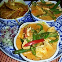 Foto diambil di Siam Square Thai Cuisine oleh ColbyH pada 9/15/2014