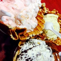 Photo taken at Cold Stone Creamery by An O. on 7/5/2013