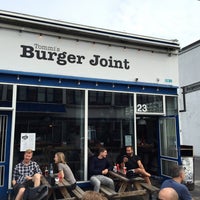 Foto scattata a Tommi&amp;#39;s Burger Joint da Morten T. il 8/30/2015