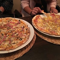 Foto diambil di Simplesmente Pizza Bar oleh Bivitri pada 3/21/2017