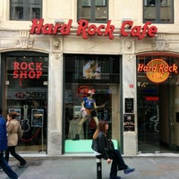 Das Foto wurde bei Hard Rock Cafe Istanbul von Anna P. am 11/7/2014 aufgenommen