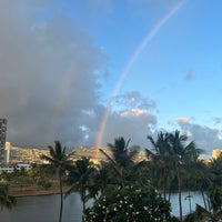 Foto tomada en Coconut Waikiki Hotel  por Elif E. el 6/1/2022