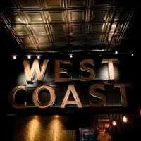 Foto tirada no(a) West Coast Tavern por Cory D. em 6/15/2013