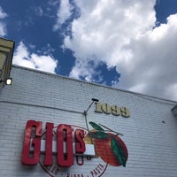 Photo taken at Gio&amp;#39;s Chicken Amalfitano by Tamela on 5/14/2021