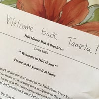 รูปภาพถ่ายที่ Hill House Bed &amp;amp; Breakfast Inn โดย Tamela เมื่อ 7/13/2017