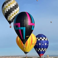 รูปภาพถ่ายที่ International Balloon Fiesta โดย Tamela เมื่อ 10/7/2021