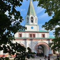 Photo taken at Дворцовые (передние) ворота by Vladimir M. on 8/23/2020