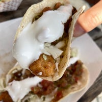 Das Foto wurde bei Best Fish Taco in Ensenada von Jeff W. am 11/7/2020 aufgenommen