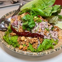 Photo taken at Lacha Somtum Thai Restaurant | ราชาส้มตำ by Jeff W. on 7/11/2022