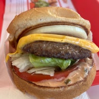Photo taken at In-N-Out Burger by Maria G. on 9/16/2022