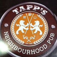 Foto diambil di Tapp&amp;#39;s Neighbourhood Pub oleh Jim M. pada 10/20/2012