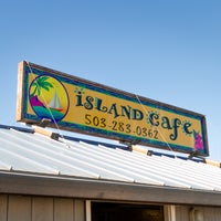 Foto tirada no(a) Island Cafe por Island Cafe em 7/6/2017