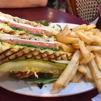 8/17/2017 tarihinde Pablo M.ziyaretçi tarafından Benash Delicatessen'de çekilen fotoğraf