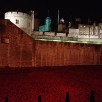 Photo taken at Blood Swept Lands and Seas of Red - Tower of London WW1 Poppy Memorial by Kirkland L. on 11/9/2014