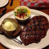 Foto scattata a Sagebrush Steakhouse da Charlie M. il 9/22/2013