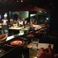 Foto tirada no(a) Ninja Spinning Sushi Bar por Dana W. em 5/10/2013