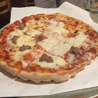 Снимок сделан в Sammy&amp;#39;s Pizza пользователем PJ W. 6/17/2017