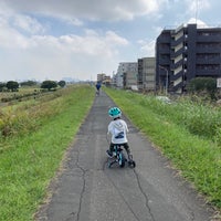 Photo taken at 多摩川サイクリングロード by eri m. on 10/10/2021